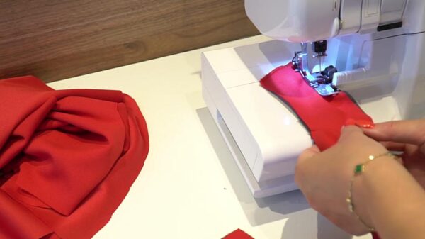 Coasere la Masina de cusut Rochie Rosie Fundite14